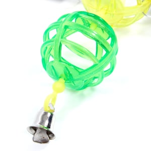 JW Pet Company Cadena de Pelotas con Campana para Aves